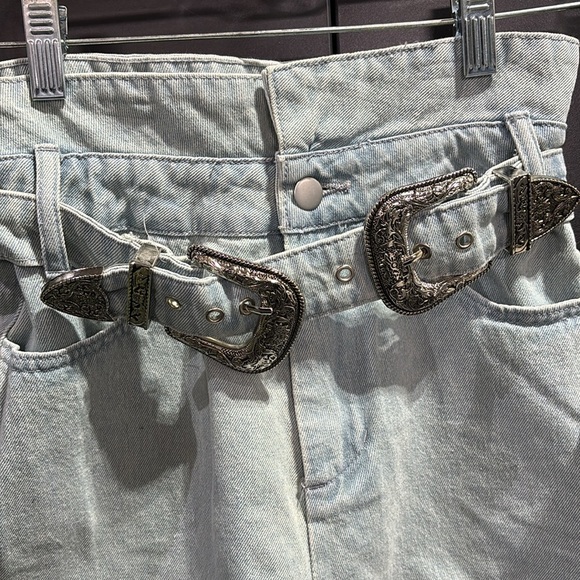 Altar’d State Light Wash,high rise,western silver belted,pocket,jean shorts - Picture 4 of 10